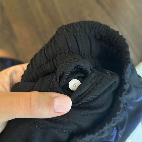 Lululemon shorts size 6 - Picture 4 of 4